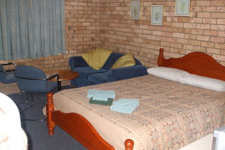 Room 10 of 33