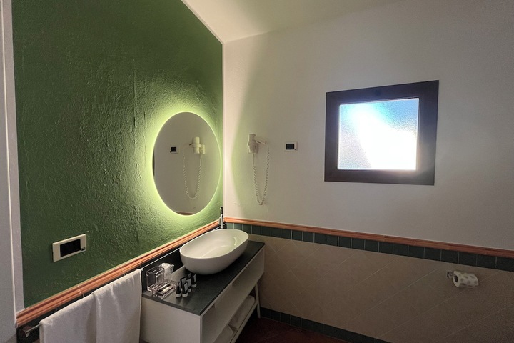 Room 8 of 22