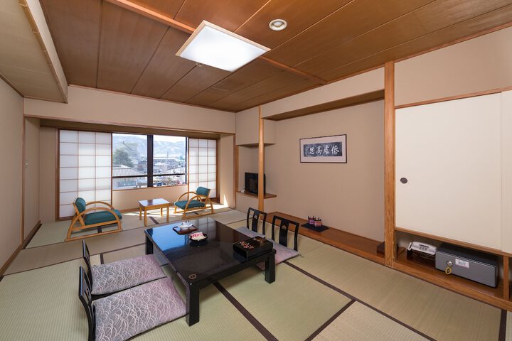 Room 10 of 34