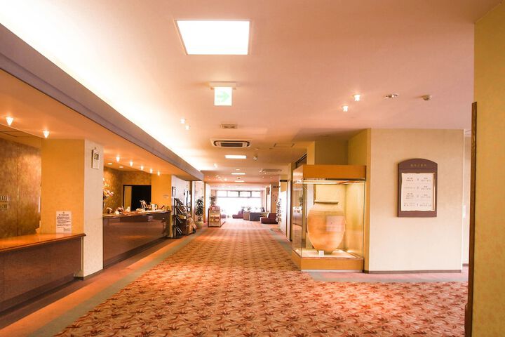Entrance & Lobby