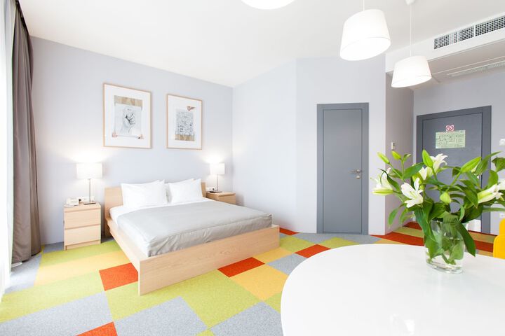 Room 9 of 32