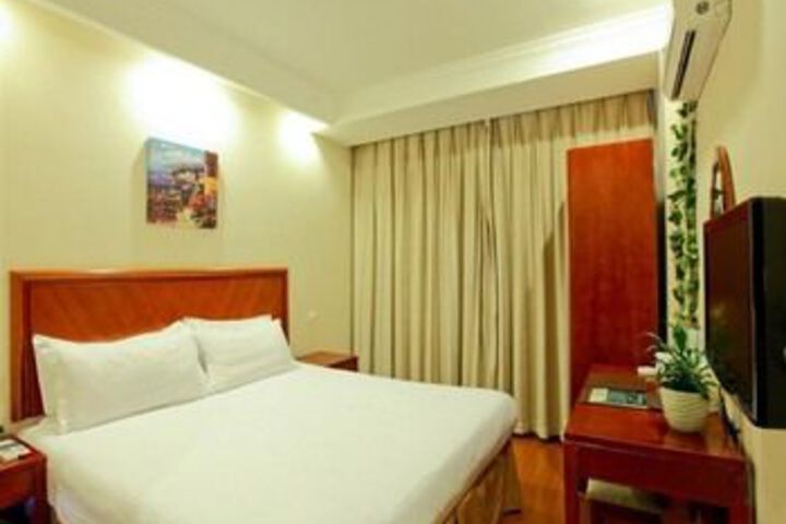 Room 15 of 35