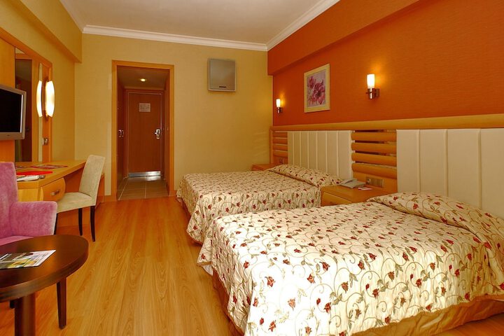 Room 8 of 43
