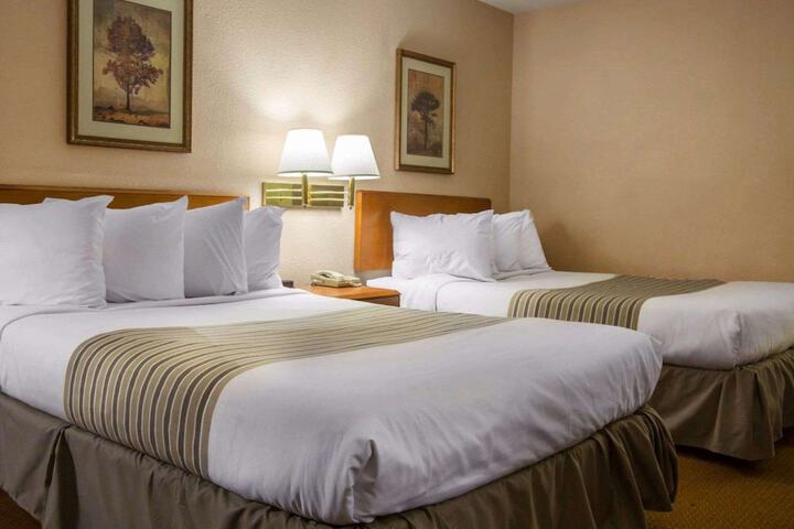 1 King Bed (5 of 6)