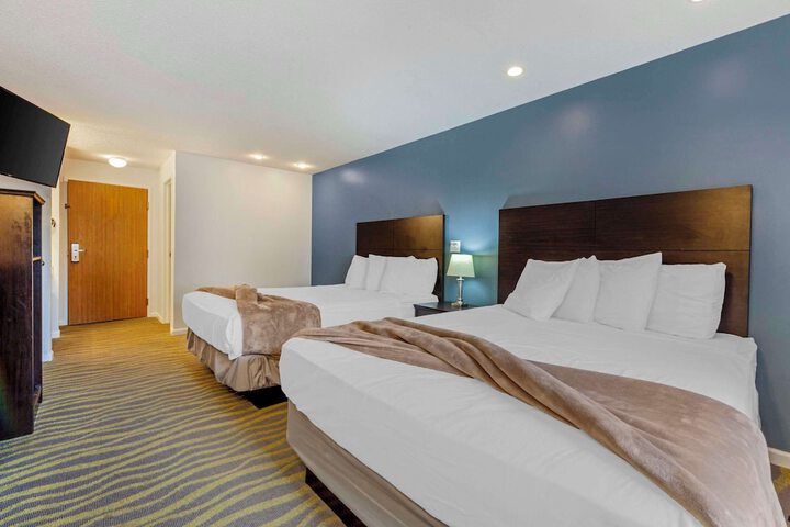 2 Queen Beds (3 of 27)