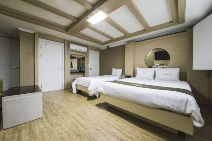 Room 3 of 30
