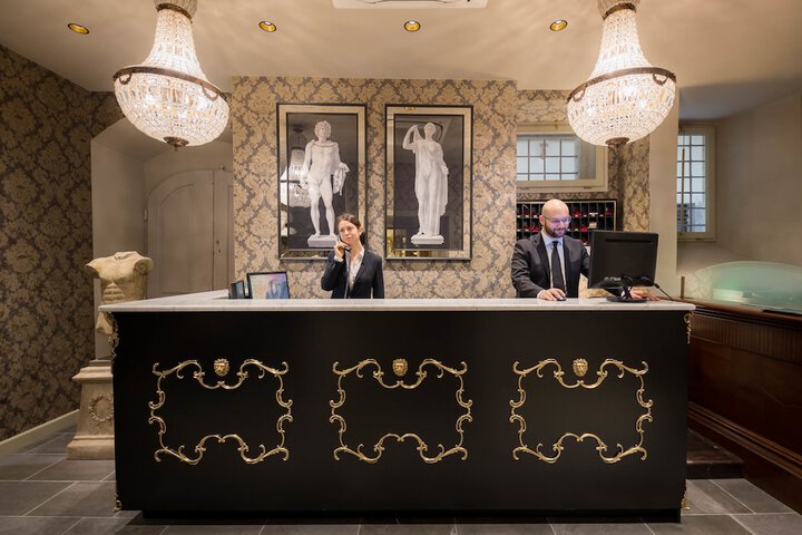 Concierge desk