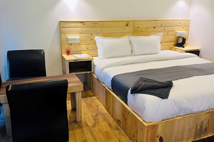 Room 13 of 22
