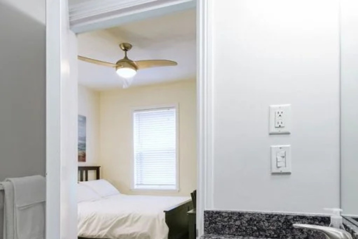 Room 6 of 9