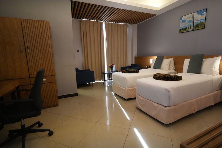 Room 43 of 173