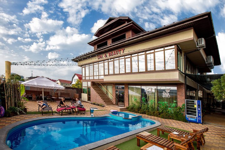 Pool Hotel