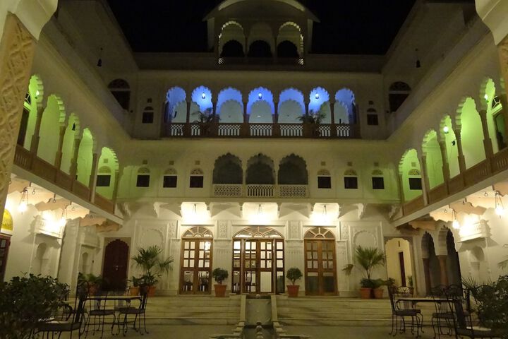 Hotel Exterior 33 of 38