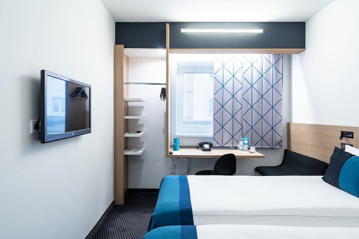 Room 36 of 63