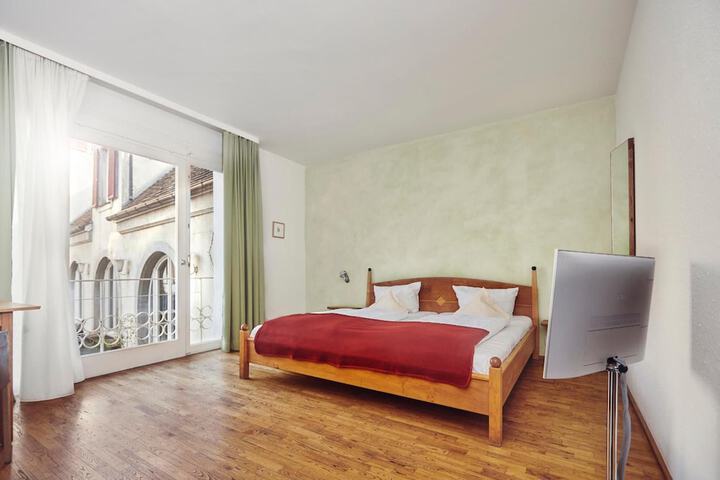 Room 10 of 108