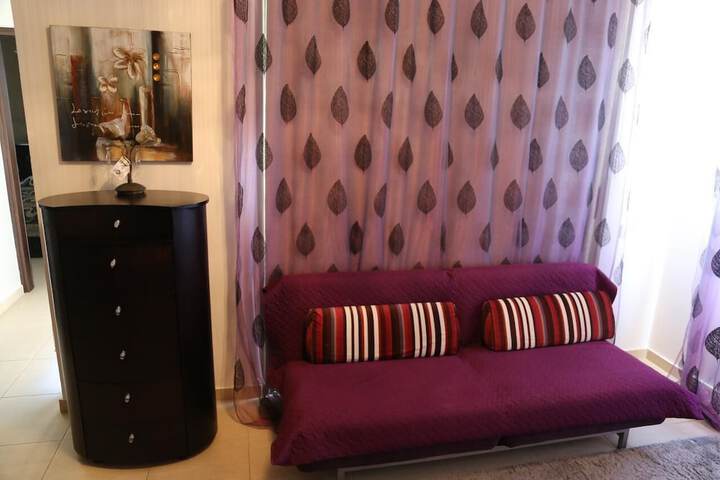 Room 4 of 8