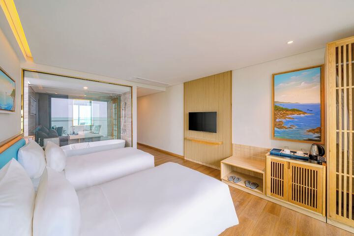Room 16 of 83