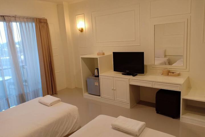 Room 4 of 32