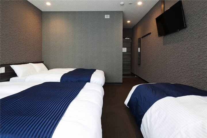 Room 14 of 122