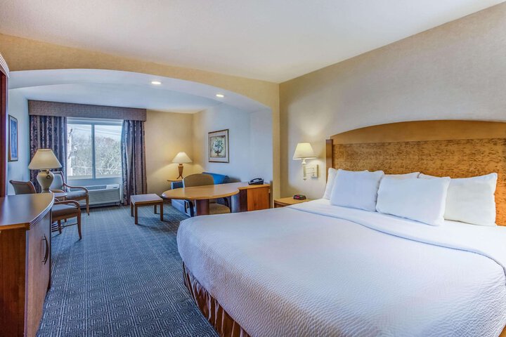 1 King Bed Deluxe Room (4 of 18)