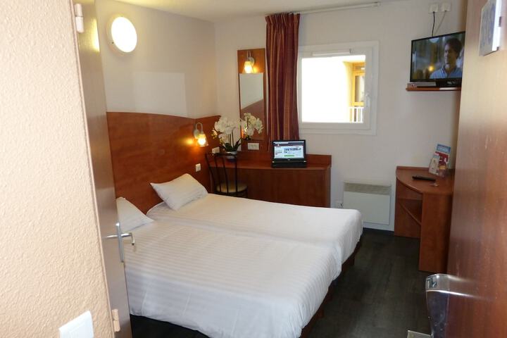 Room 9 of 73