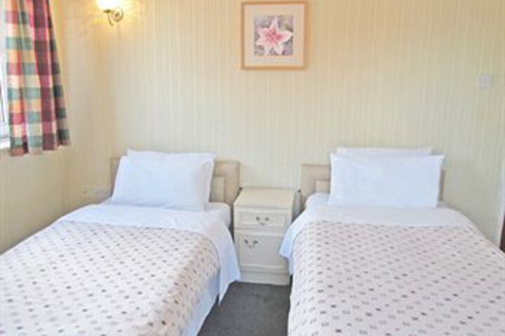 Room 5 of 12