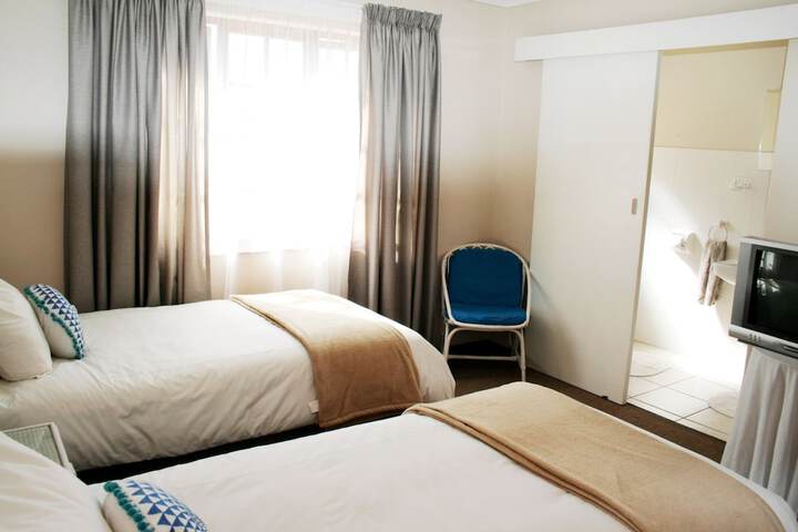Room 11 of 80