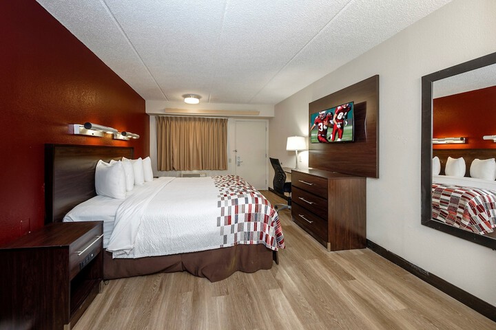 1 King Bed (11 of 19)