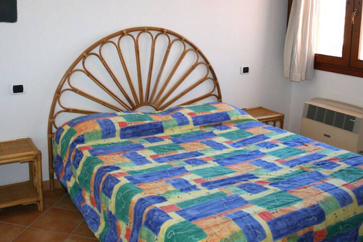 Room 4 of 32