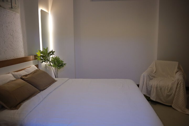 Room 5 of 84