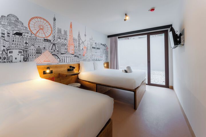 Room 49 of 89