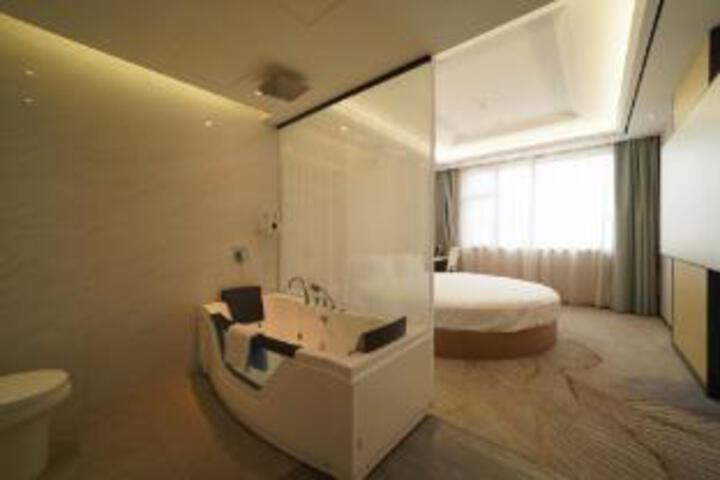 Room 7 of 9