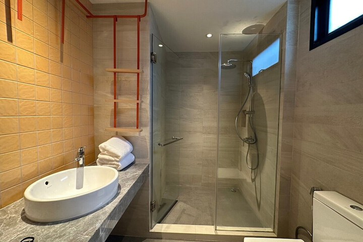 Room 3 of 38