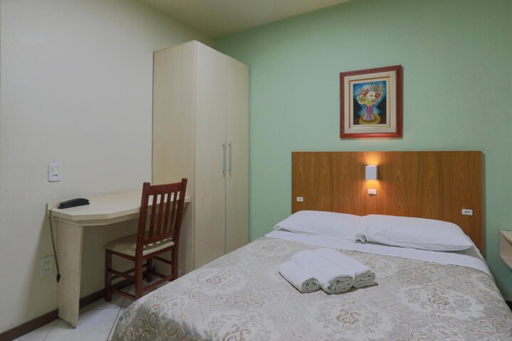 Room 33 of 60