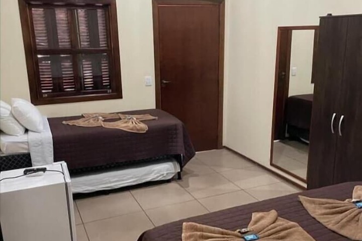 Room 4 of 16