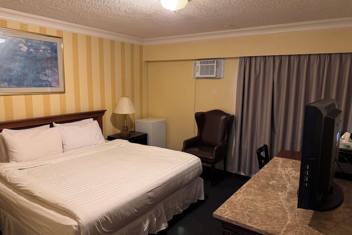 Room 38 of 77