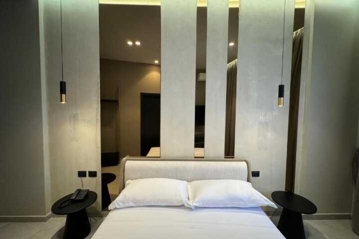 Room 8 of 62
