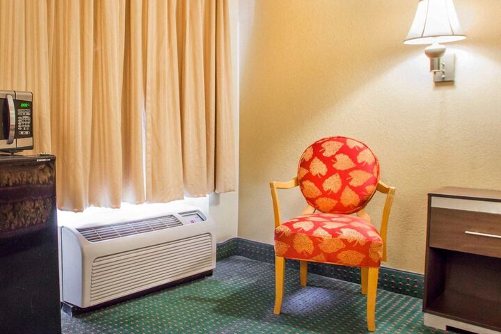 Queen Bed Accessible (6 of 9)