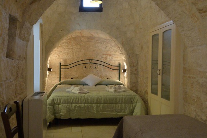 Room 3 of 60