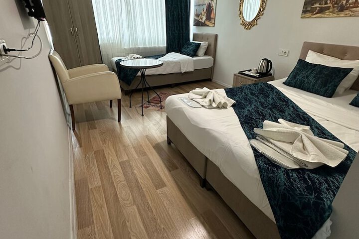 Room 11 of 19