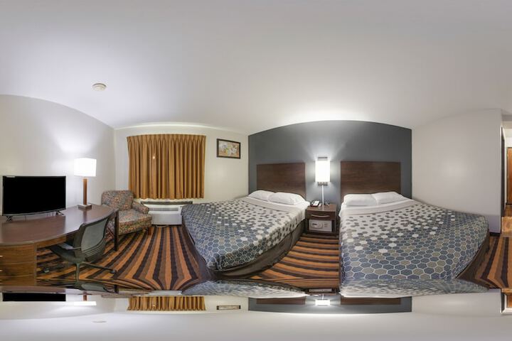 2 Queen Beds (1 of 8)