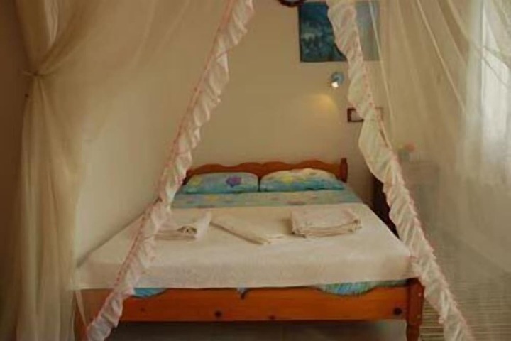 Room 4 of 40