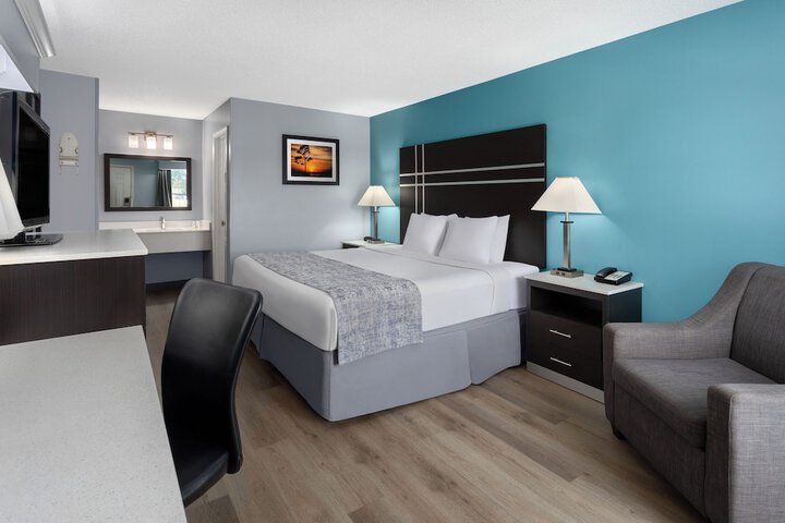 1 King Bed (9 of 11)