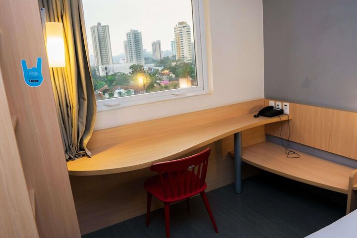 Room 45 of 105