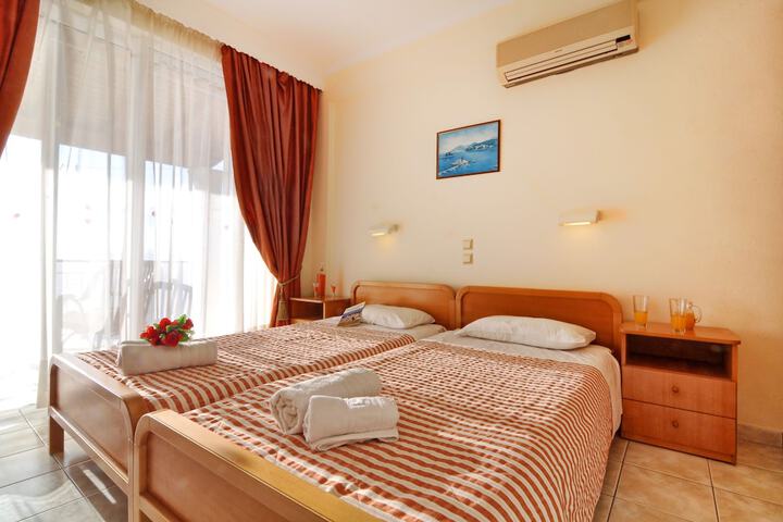 Room 8 of 44