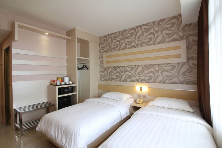 Room 11 of 64