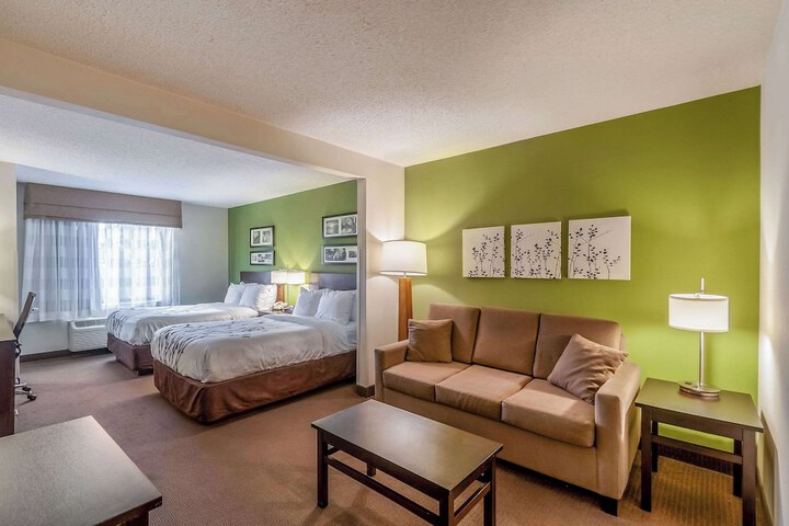 2 Double Beds (1 of 10)