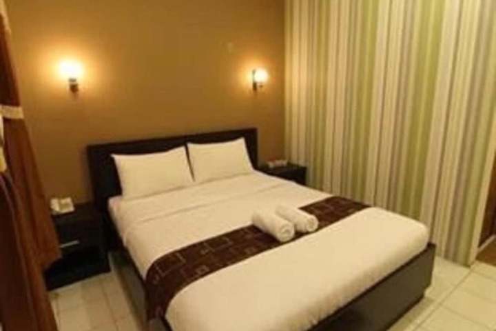 Room 4 of 17