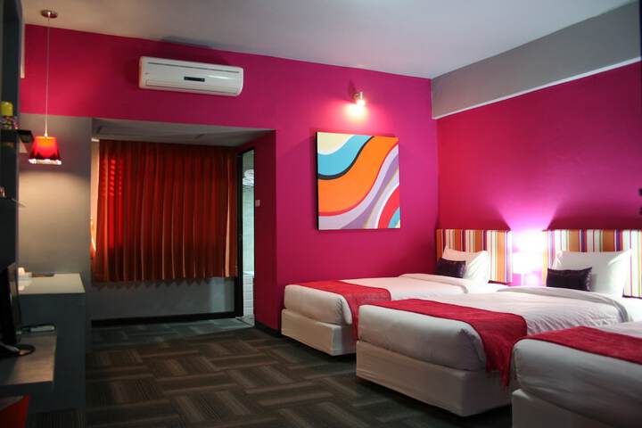 Room 9 of 32