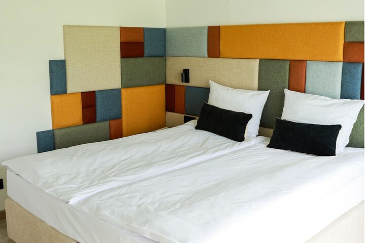 Room 16 of 37
