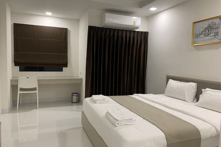 Room 8 of 40
